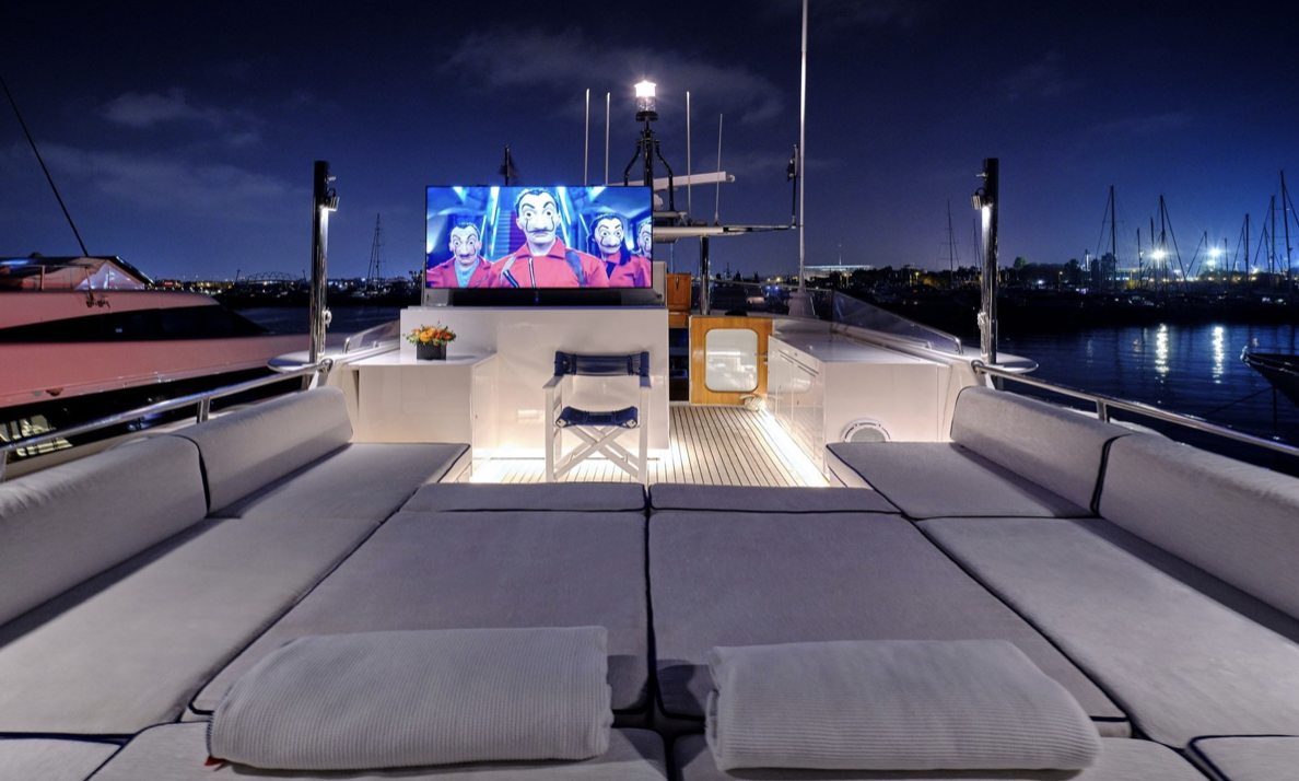 Motoryacht Alaya - exterior lounge