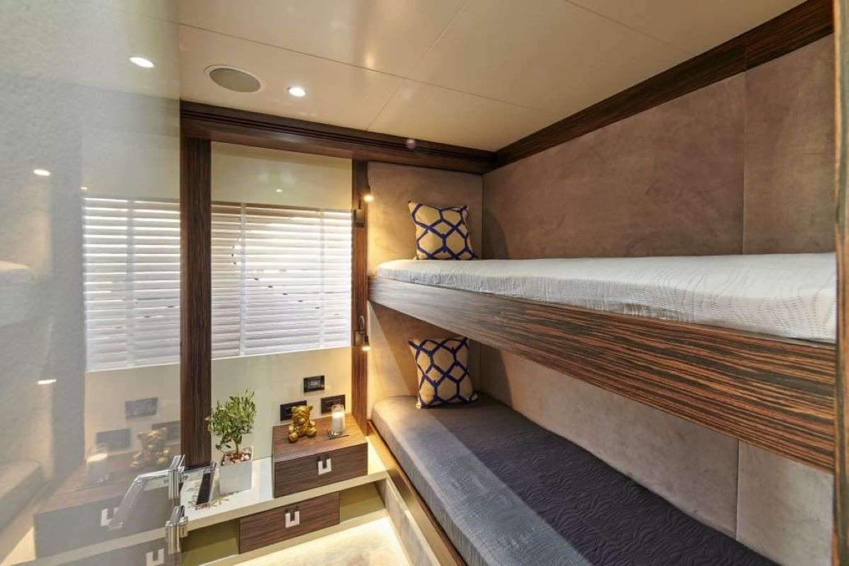 La Fenice Azimut 85 bunk bed cabin