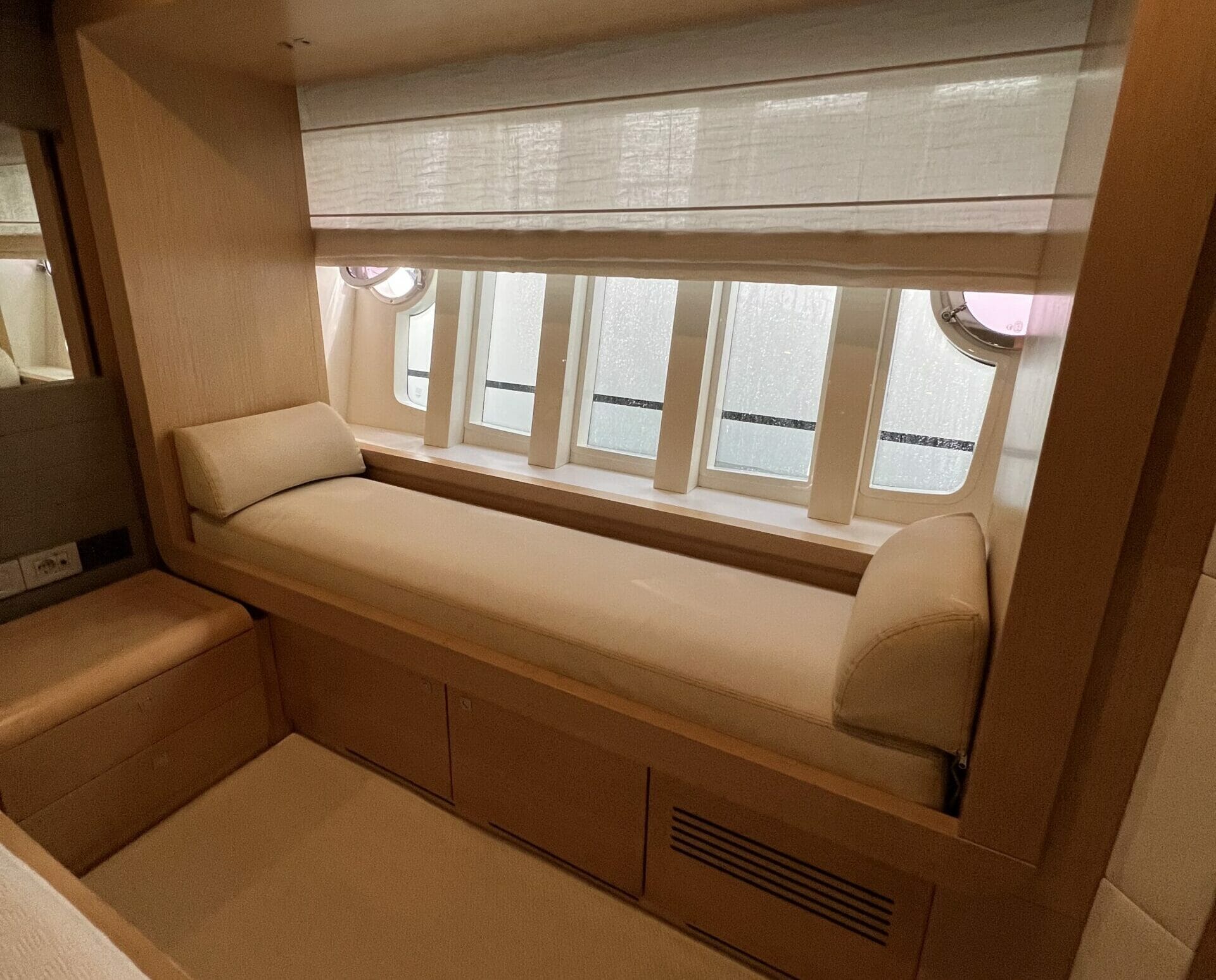 Reine des Coeurs Ferretti 800 sofa in master cabin