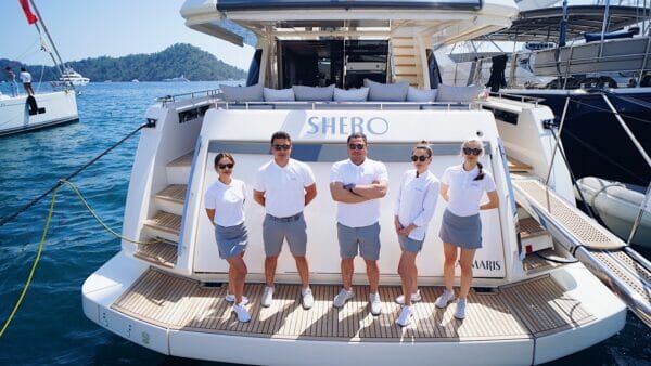 Shero Ferretti 850 - crew