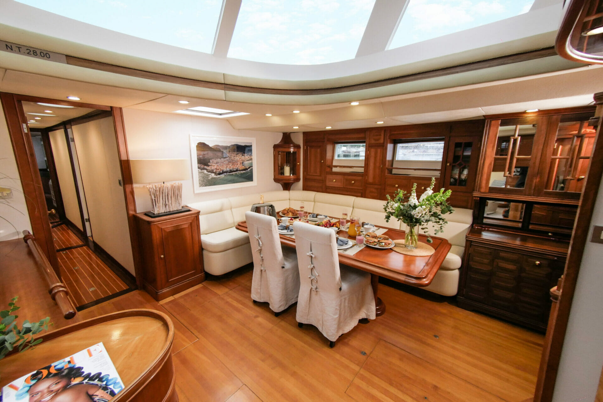 Sailing Yacht Elton Trident salon
