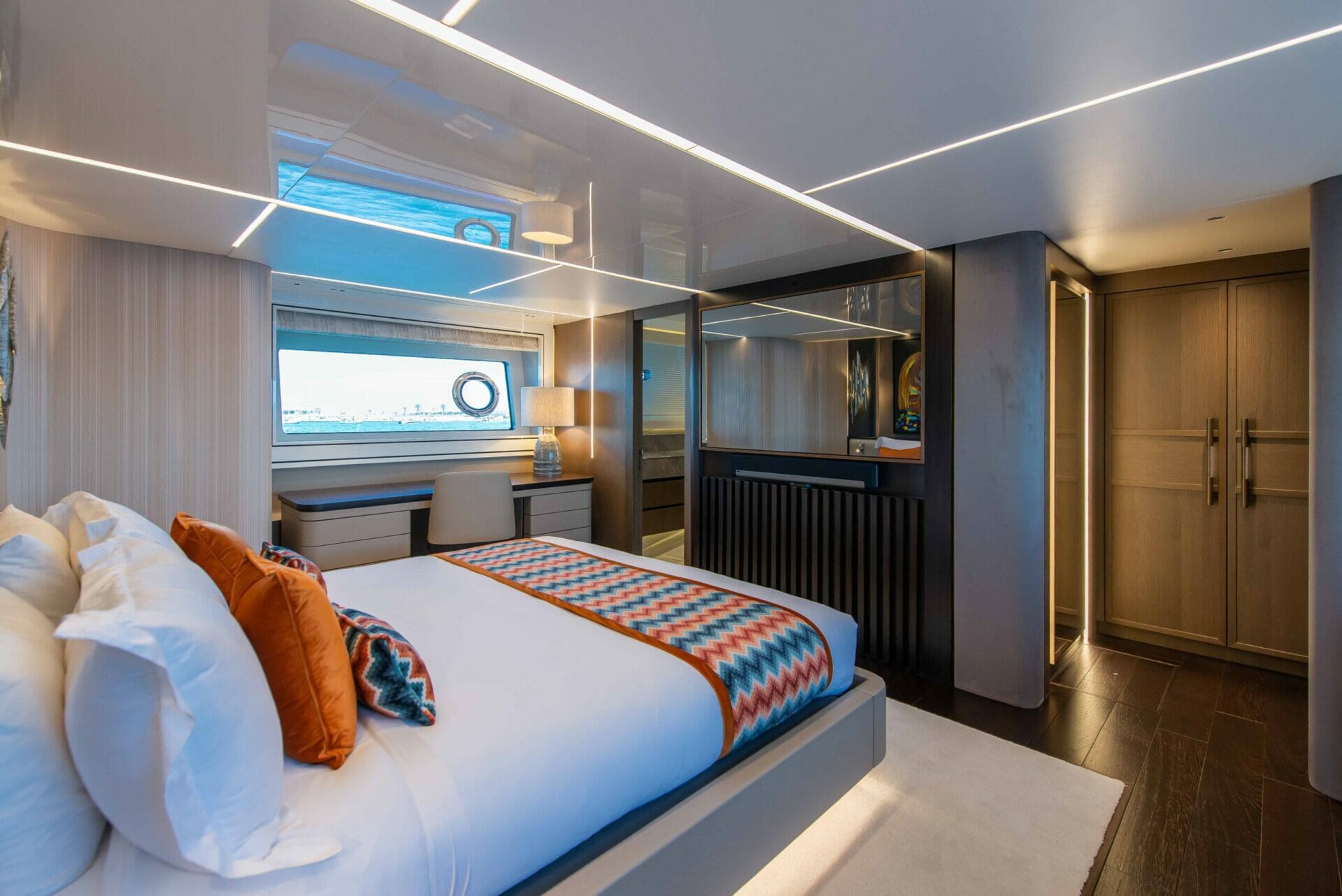 Wyldecrest Sunseeker 90 double cabin with mirror TV