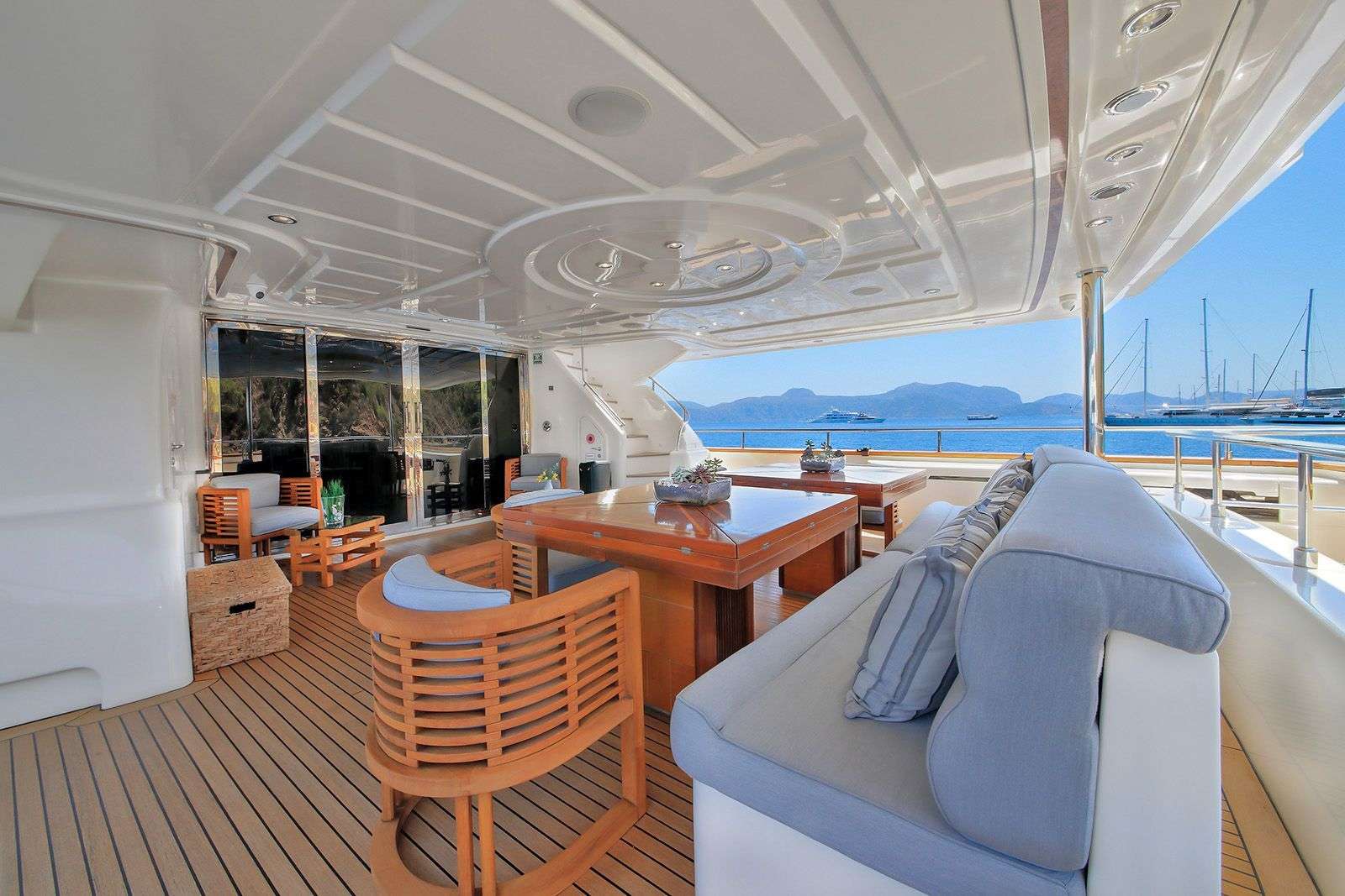 Ariela motoryacht - main deck