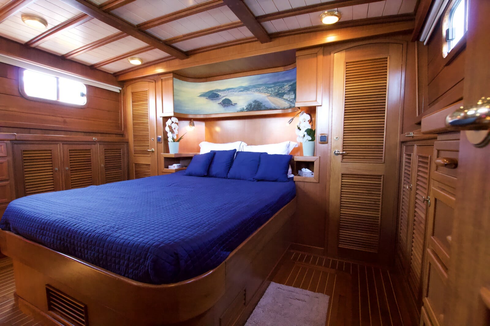 Motor Yacht Dolce Vita cabin
