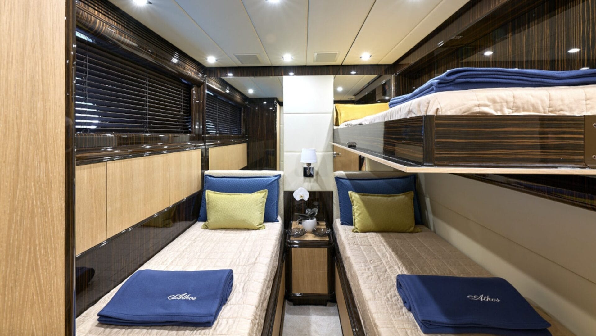 Athos Leopard 32 - twin bed cabin