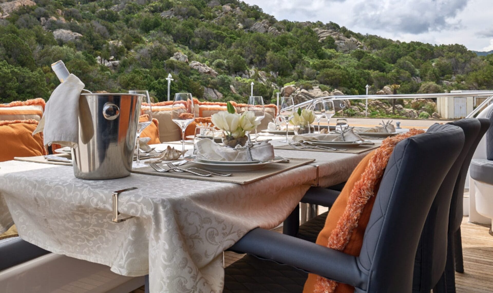 Athos motor yacht - exterior dining