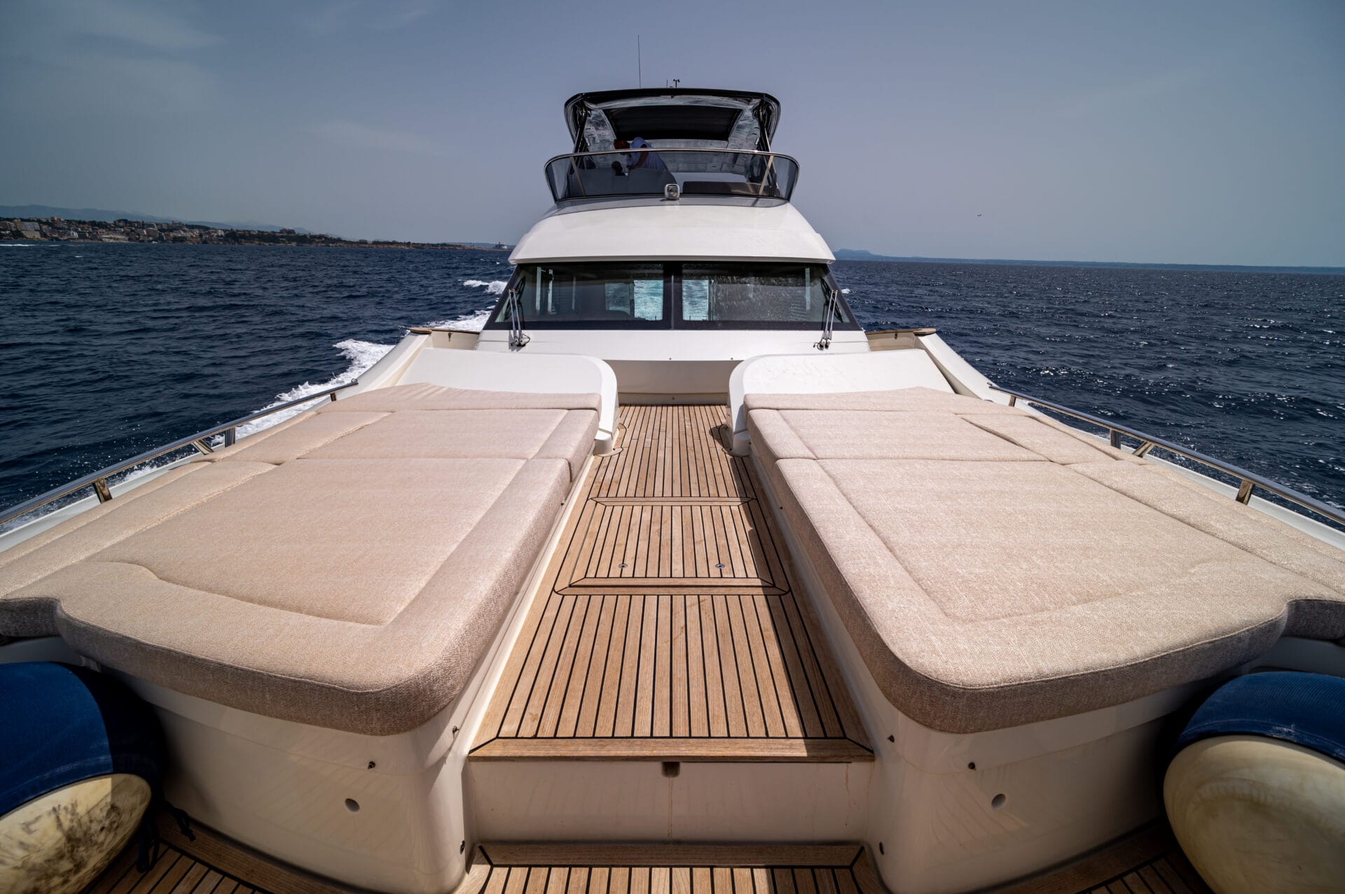 FIVE WEEKS Monte Carlo Yacht 66 - Sunbathing area