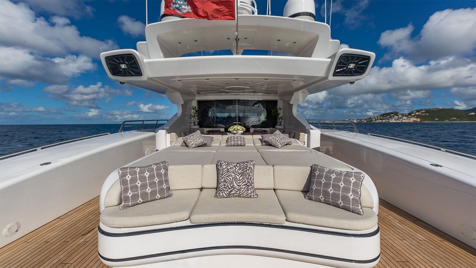 JOMAR Mangusta yacht - sun pads