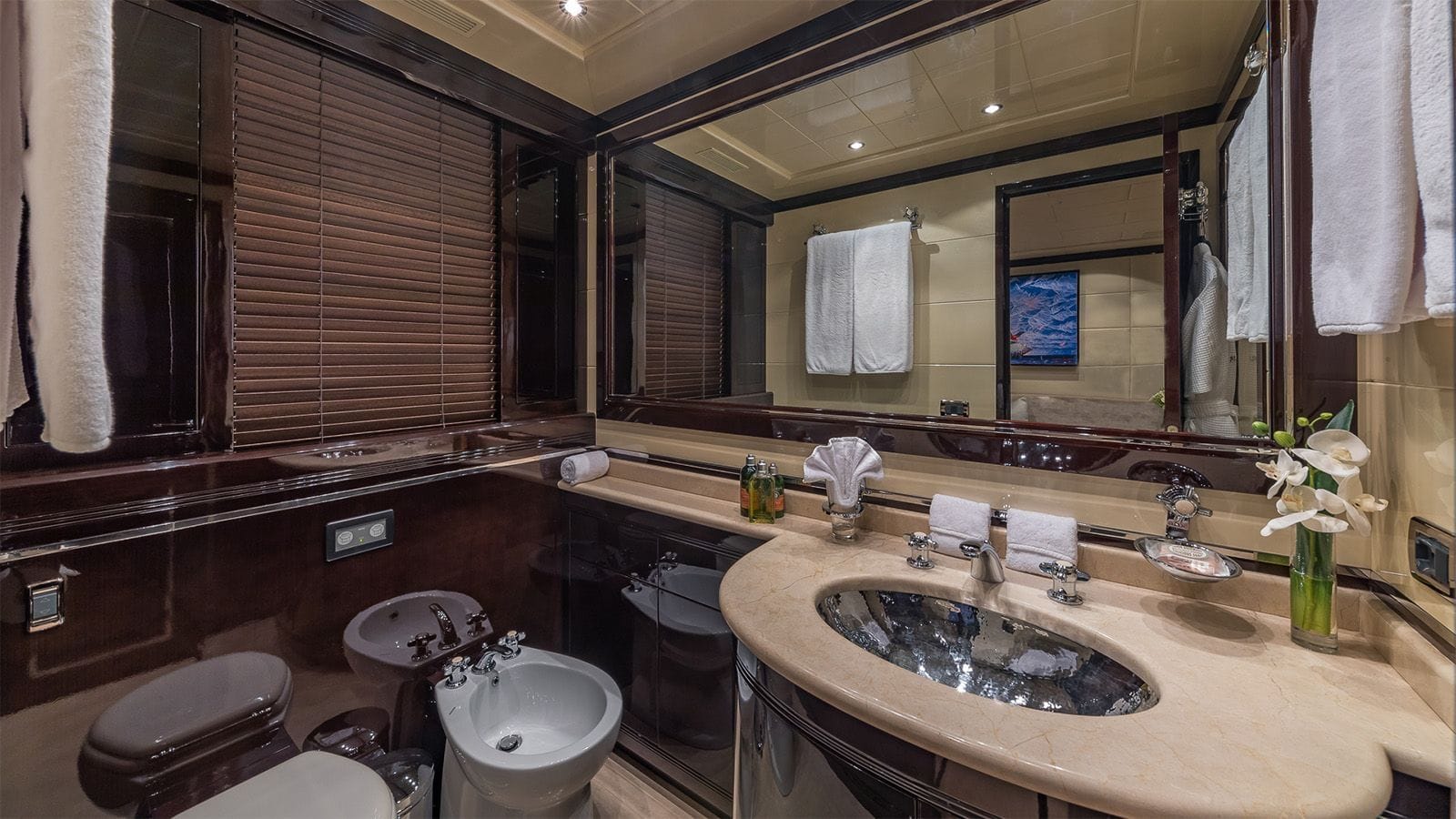 JOMAR yacht - bathroom