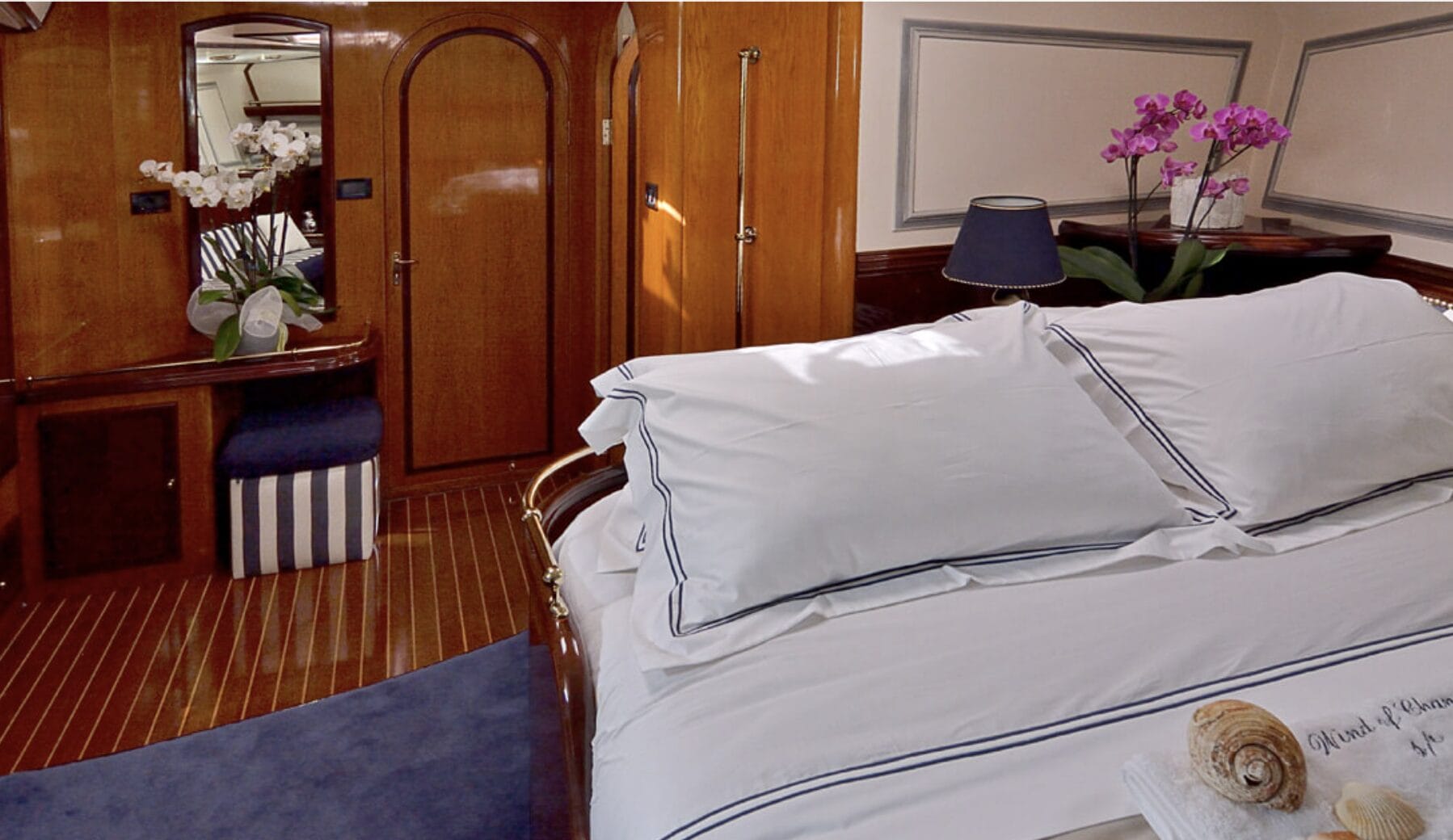 Sailing Yacht Wind of Change - double bed cabin