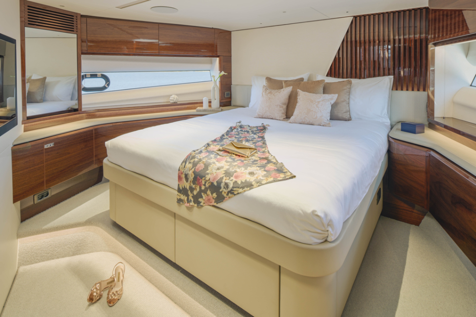 Princess Y72_VIP cabin double bed