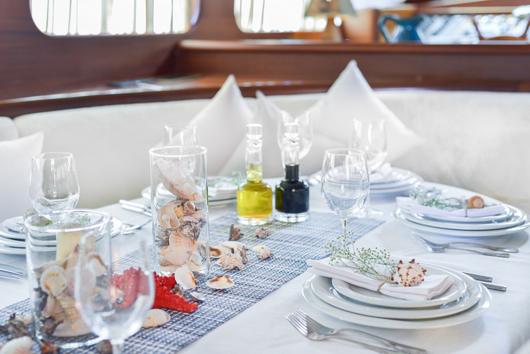 Lady Christa - table setting salon dining area