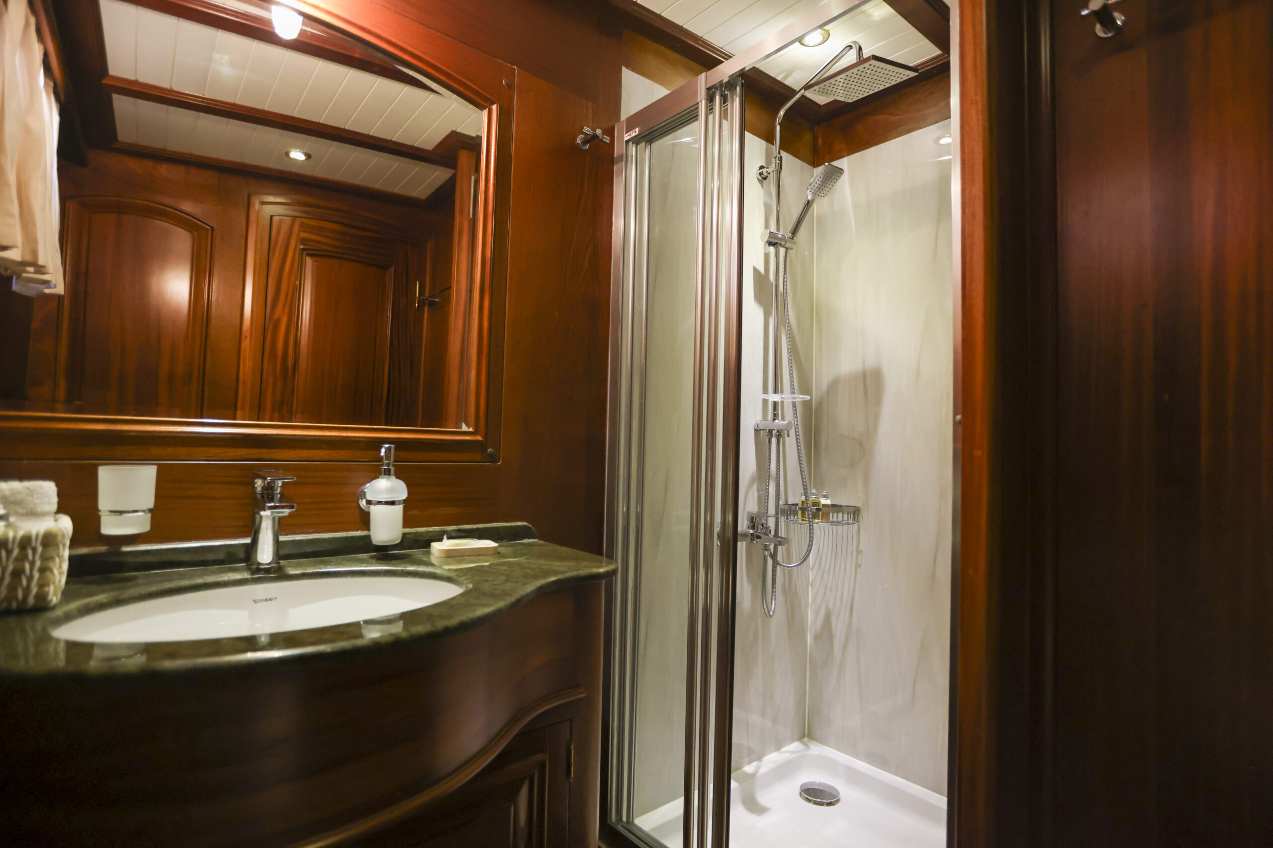 Lady Christa - Bathroom