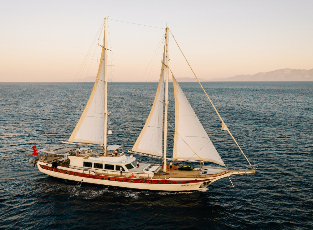 Double Eagle - Exterior