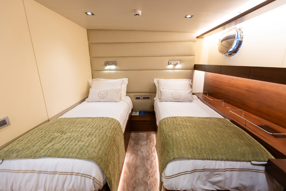 Double Eagle - twin cabin