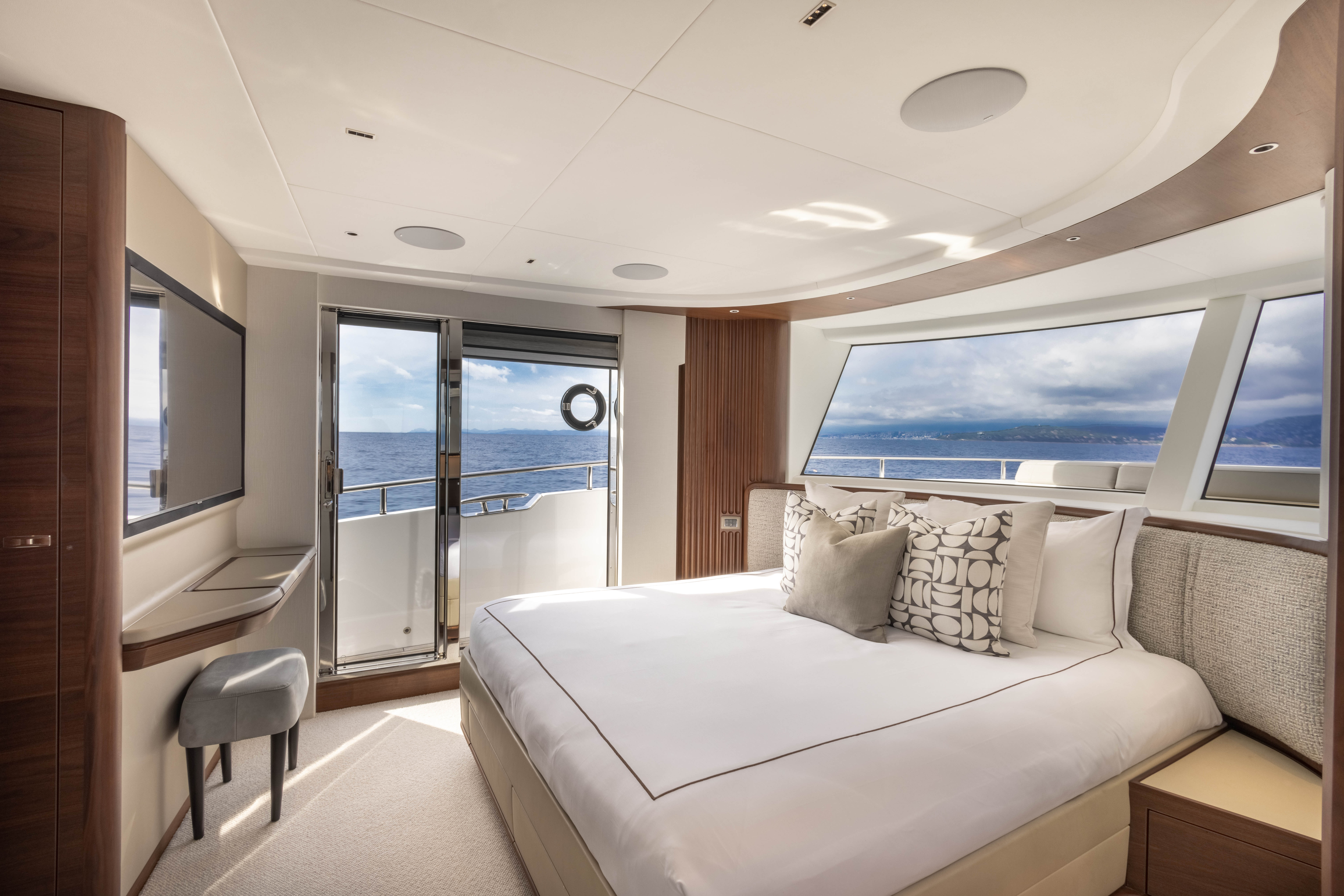 KORA Princess X80 - Master cabin