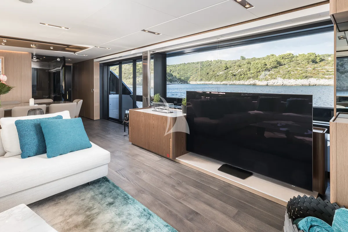 Nailu Ferretti 1000 - TV