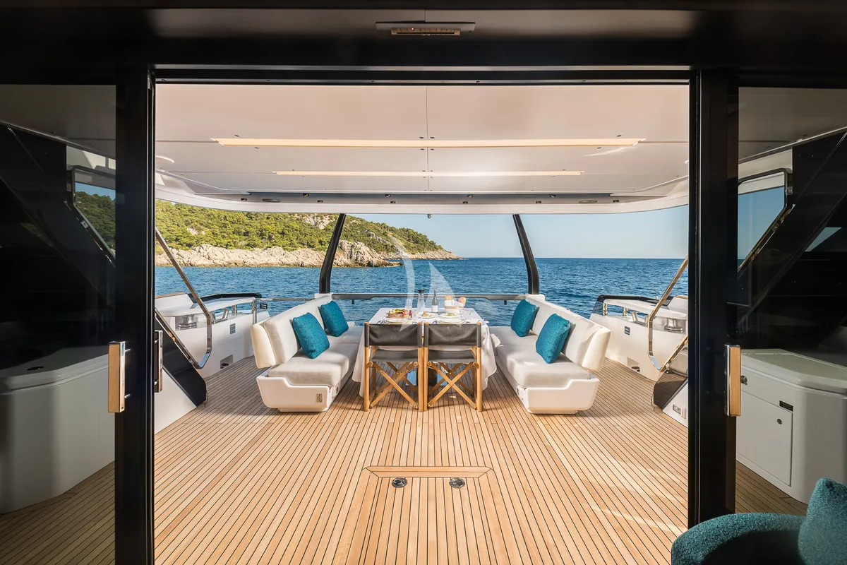 Nailu Ferretti 1000 - dining table view
