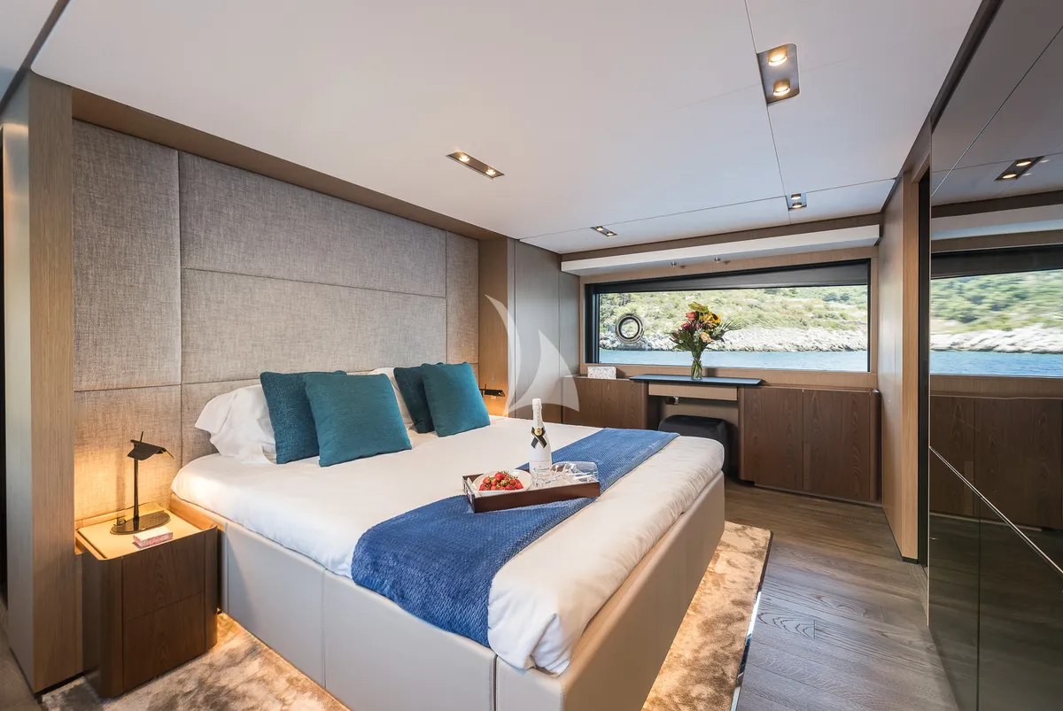 Nailu Ferretti 1000 - guest cabin