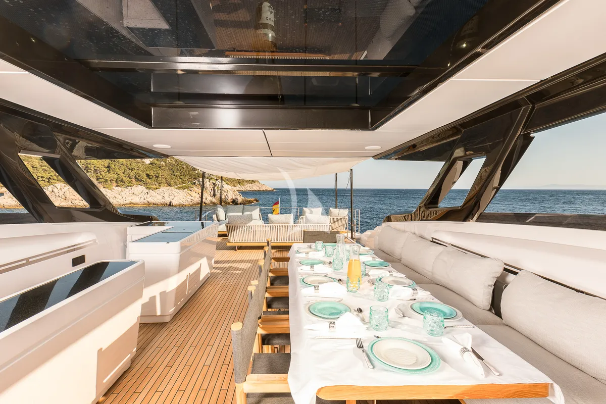 Nailu Ferretti 1000 - table setting