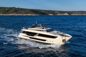Nailu Ferretti 1000 - under navigation