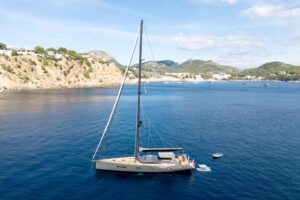 YKNOT - at anchor YKNOT - at anchor