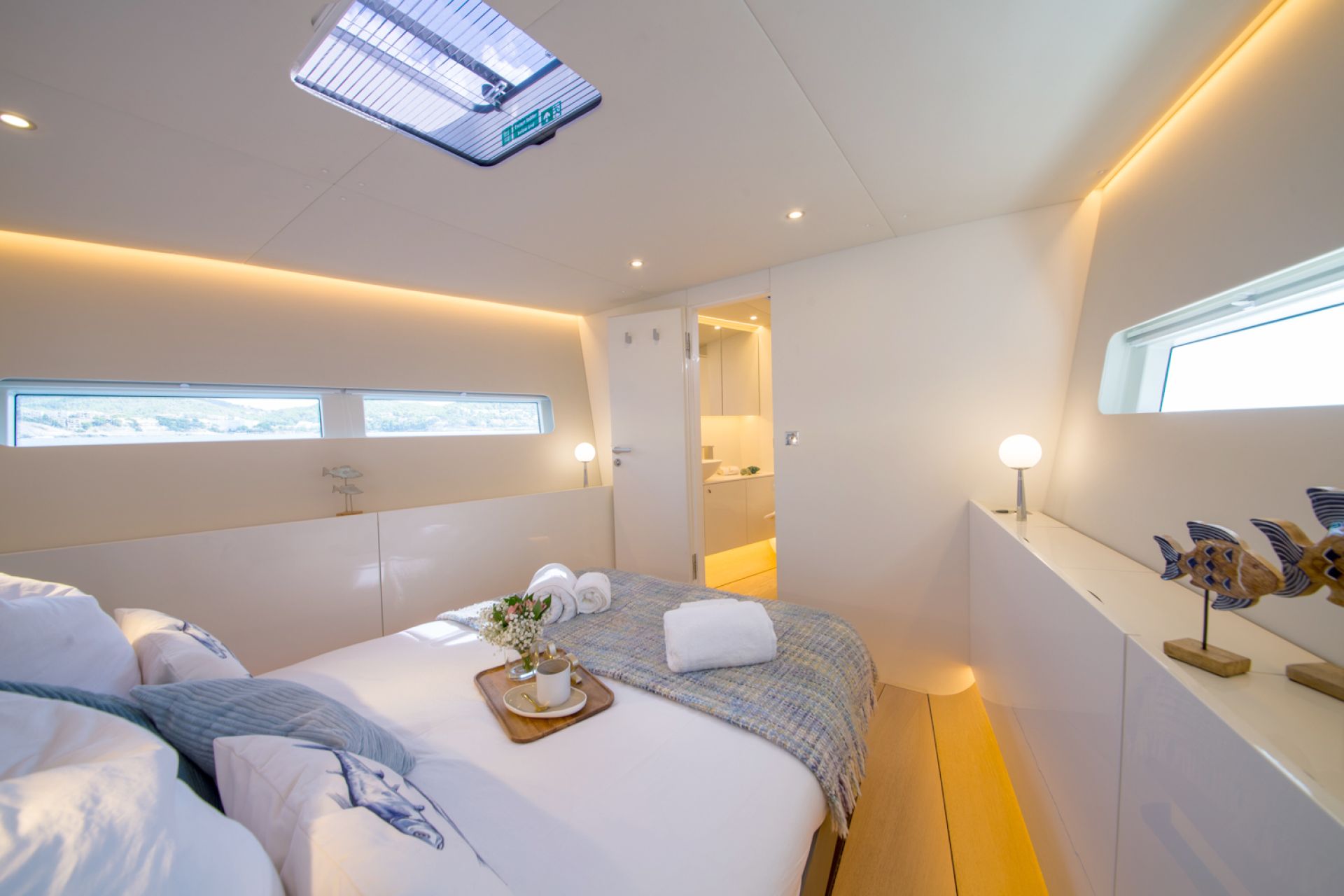 YKNOT - master cabin with double bed