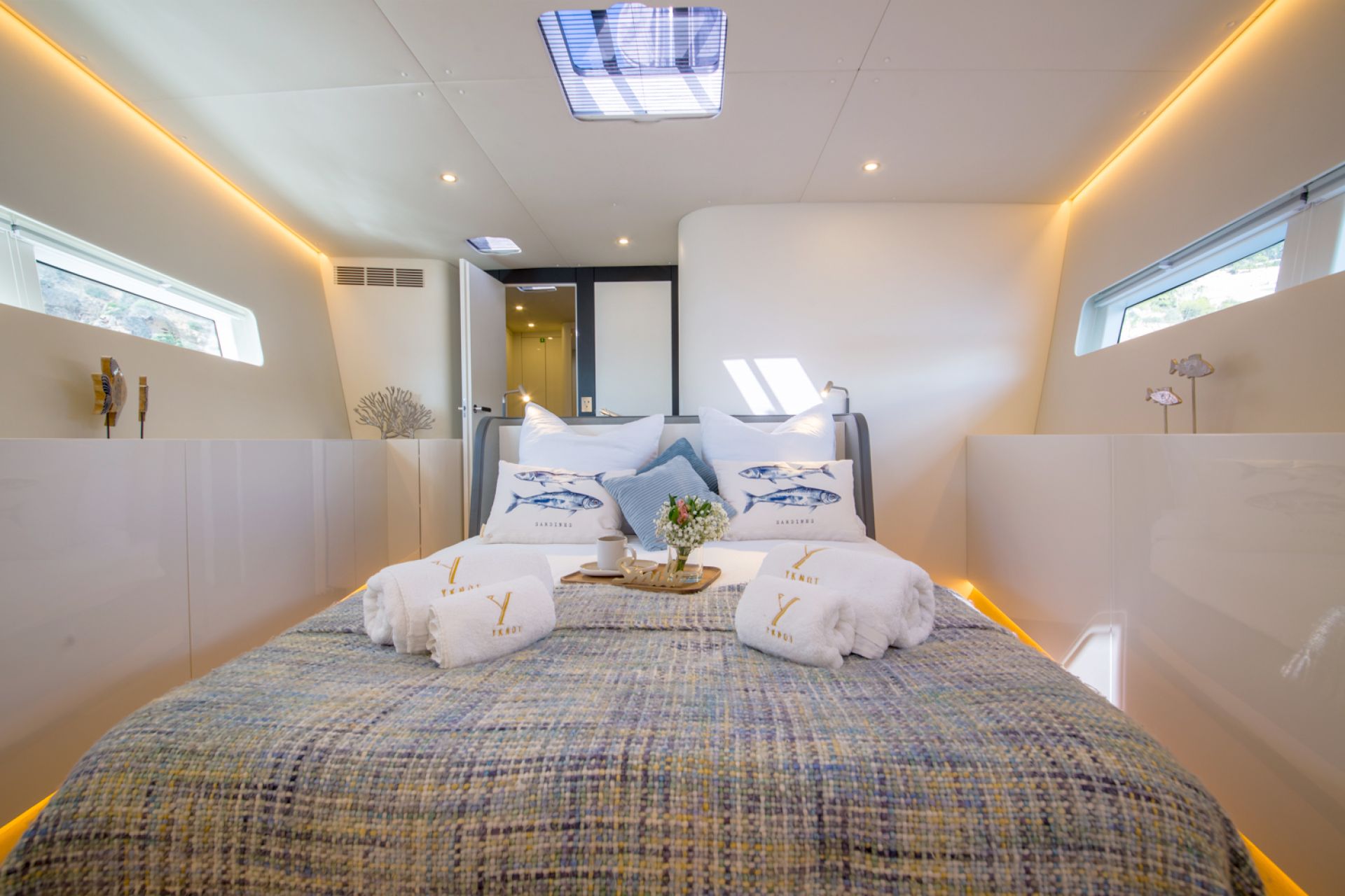 YKNOT - master cabin